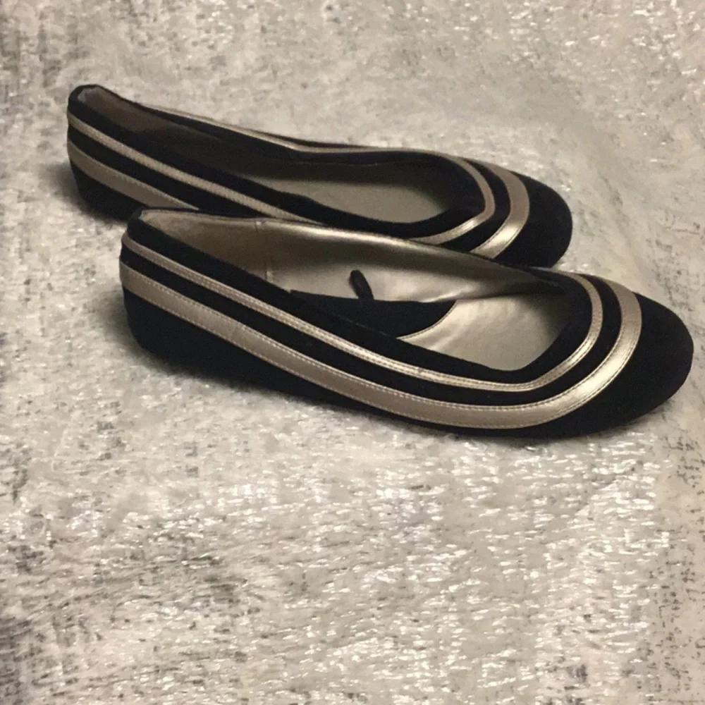 Capelli of New York Black and Gold Flats with Striped Design - Picture 2 of 4